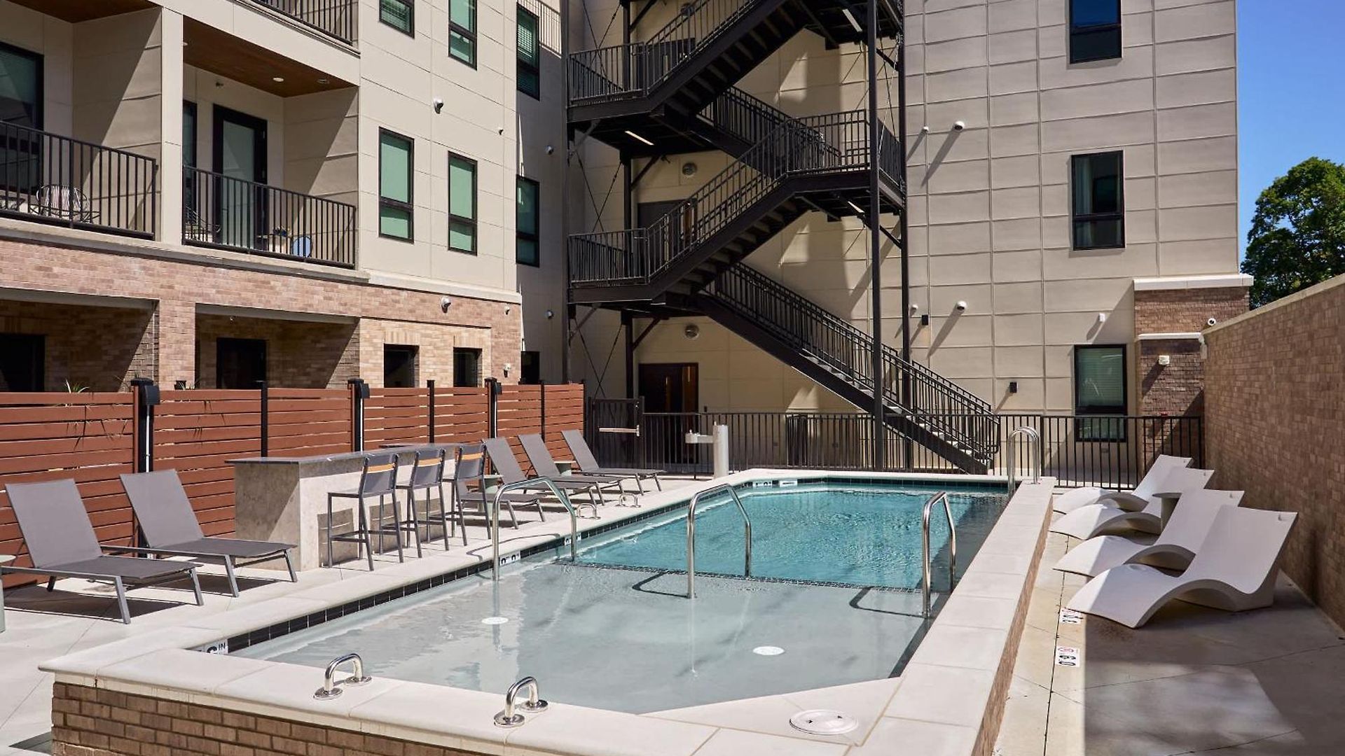 Holiday home Modern Music Row With King & Queen Bedrooms + Private Balcony Pool & Fitness Center Walk To Rca B & Local Dining Under 2 Miles To Broadway Garage Parking Elevator Access 24 Hr Hospitality *