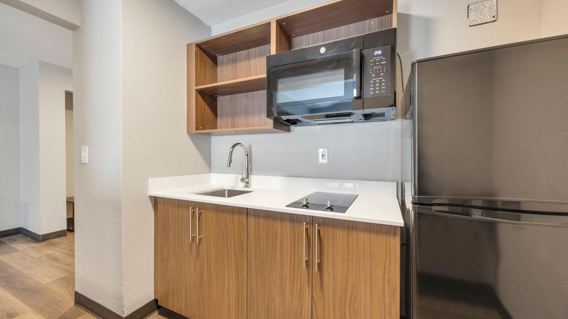 Hotel Homestay Suites