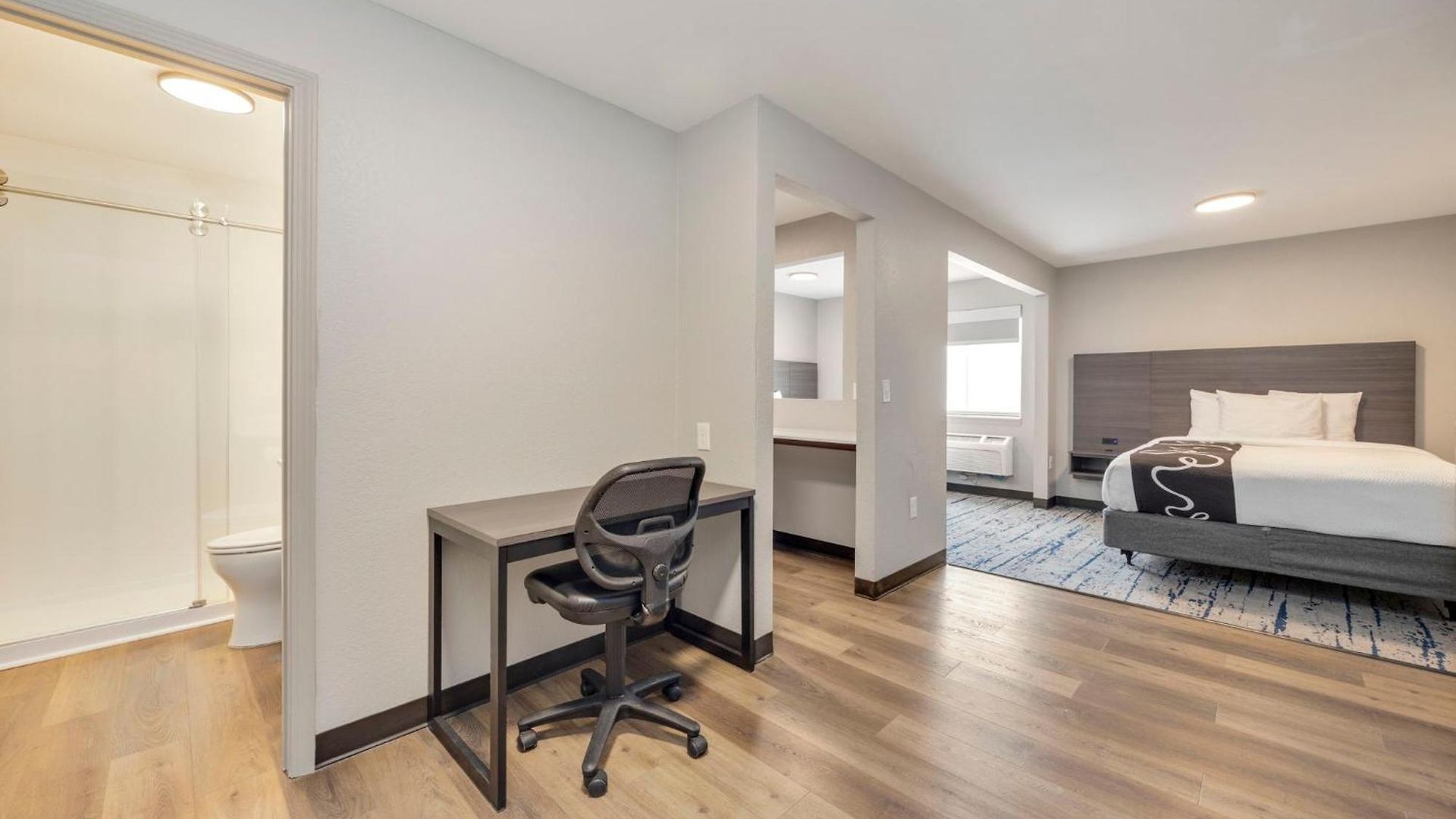 Hotel Homestay Suites
