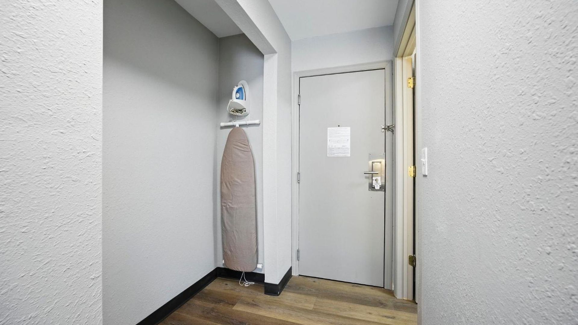 Hotel Homestay Suites 2*