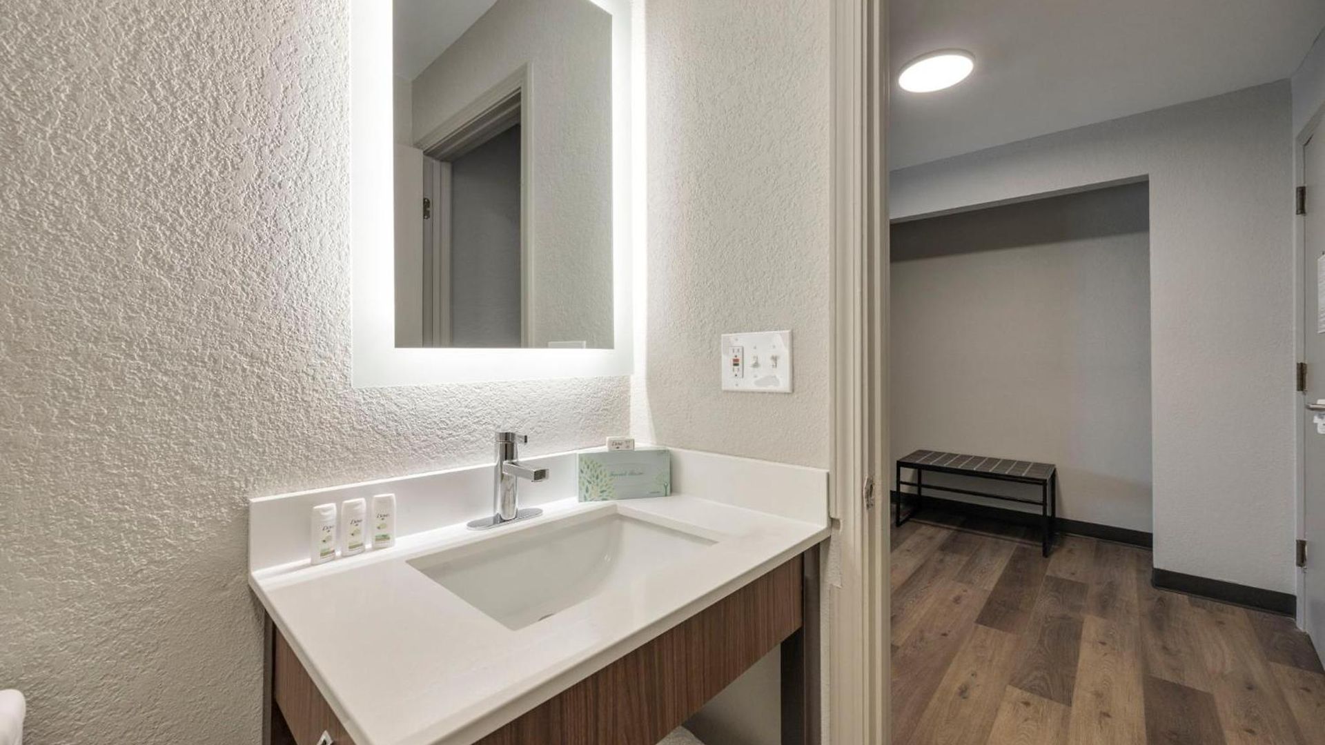 Homestay Suites