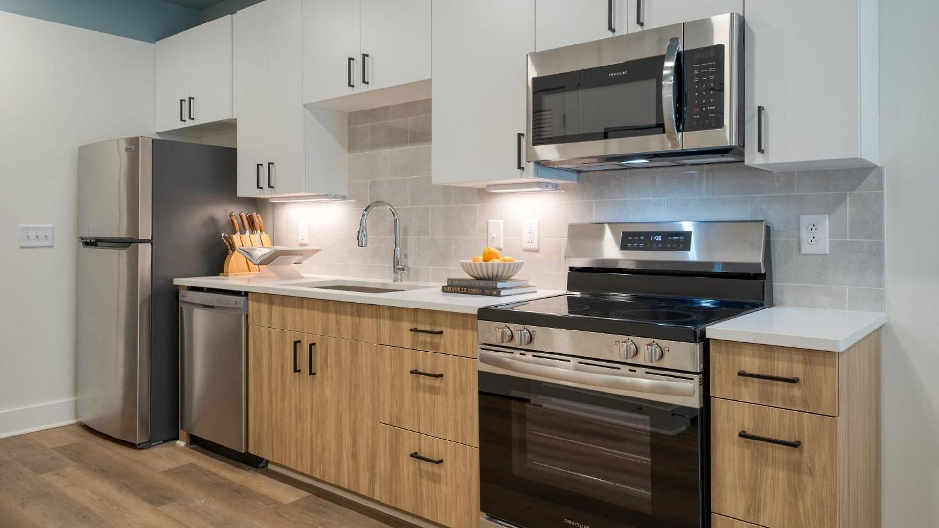 4 Units 16 Guests New 12 South Rooftop Courtyard The Gilmore