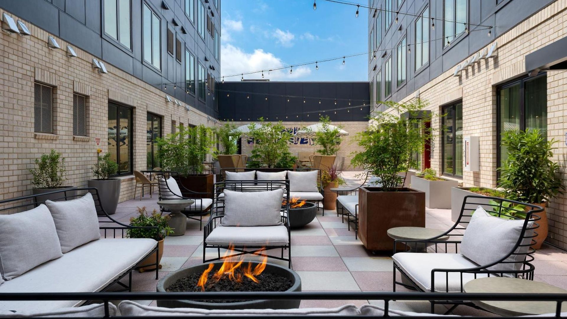 4 Units 16 Guests New 12 South Rooftop Courtyard The Gilmore *