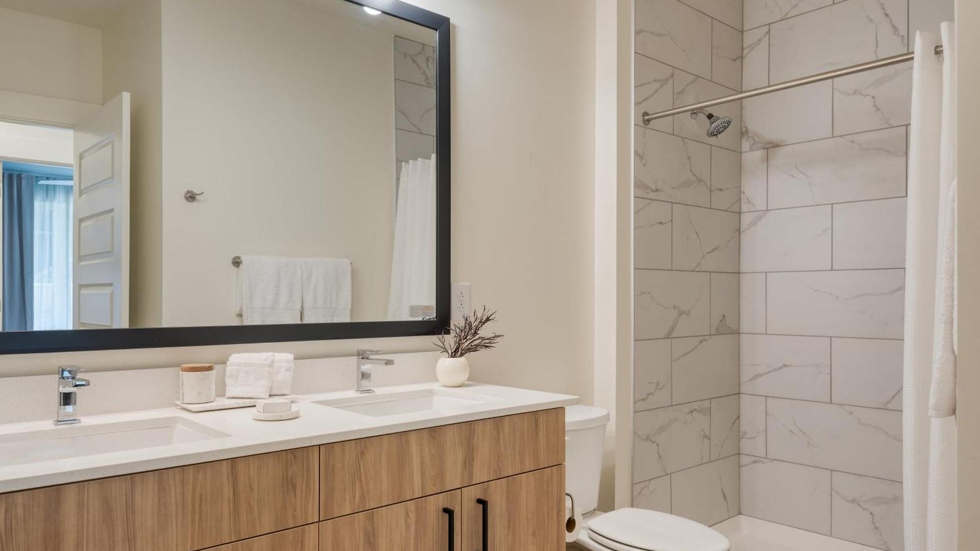 4 Units 16 Guests New 12 South Rooftop Courtyard The Gilmore * Nashville