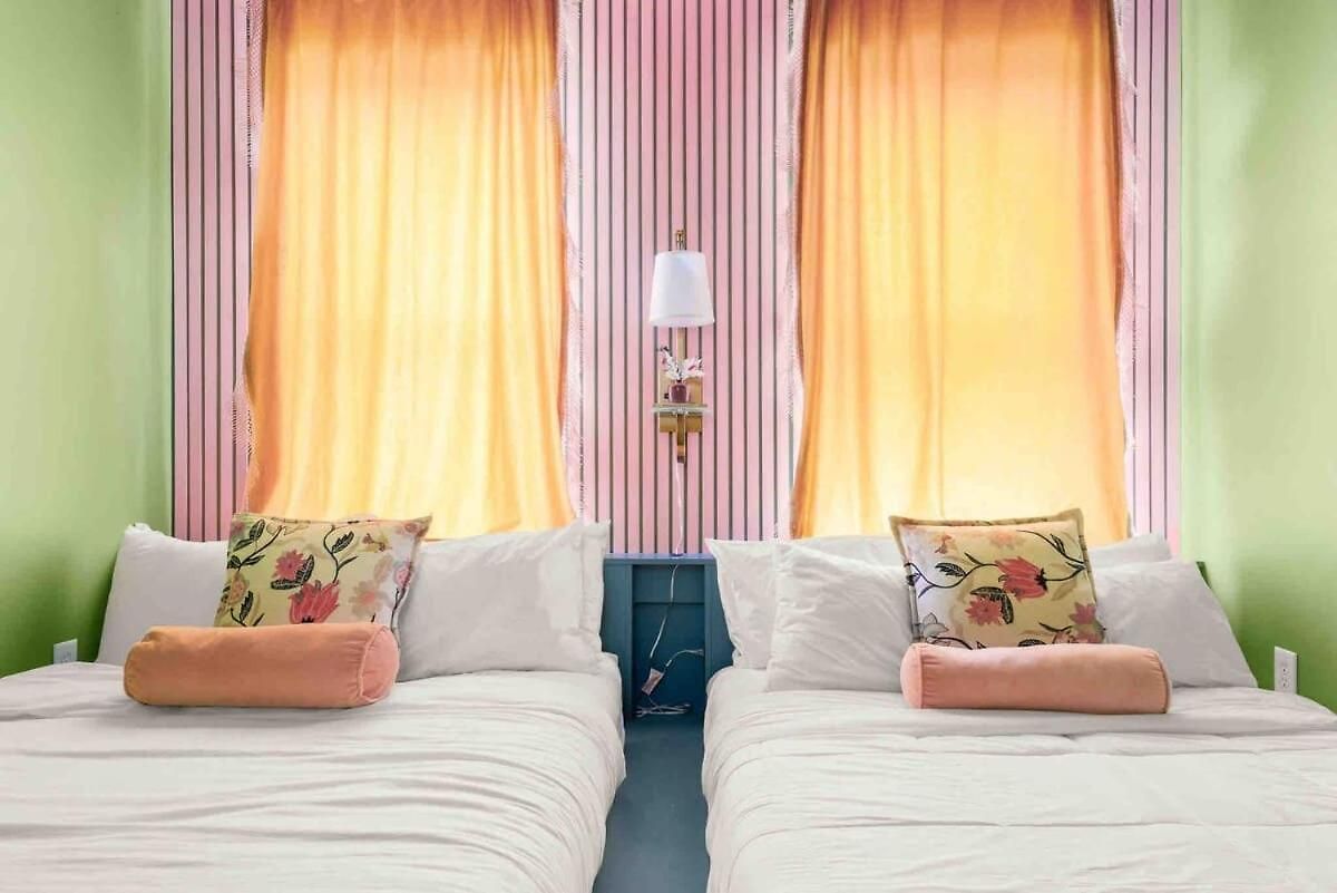 Large Full - 10 Min Broadway 16ppl 10 Beds *