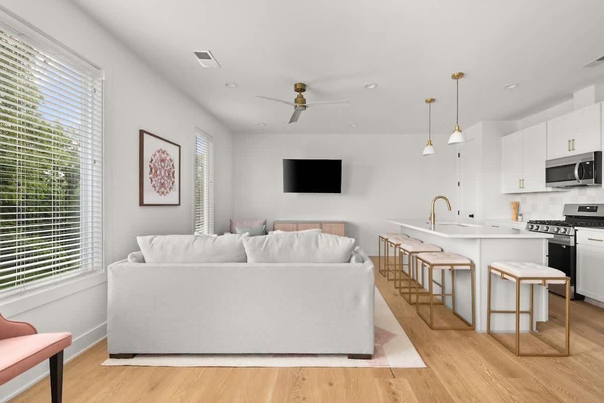 Holiday home 4bd Townhome East Nash With Rooftop 12ppl *