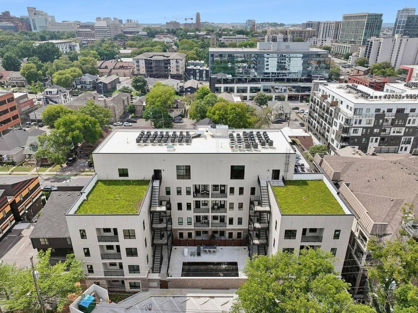 Let Er Buck On Music Row, Mins To Broadway With Pool, Gym, Balcony Holiday home Nashville