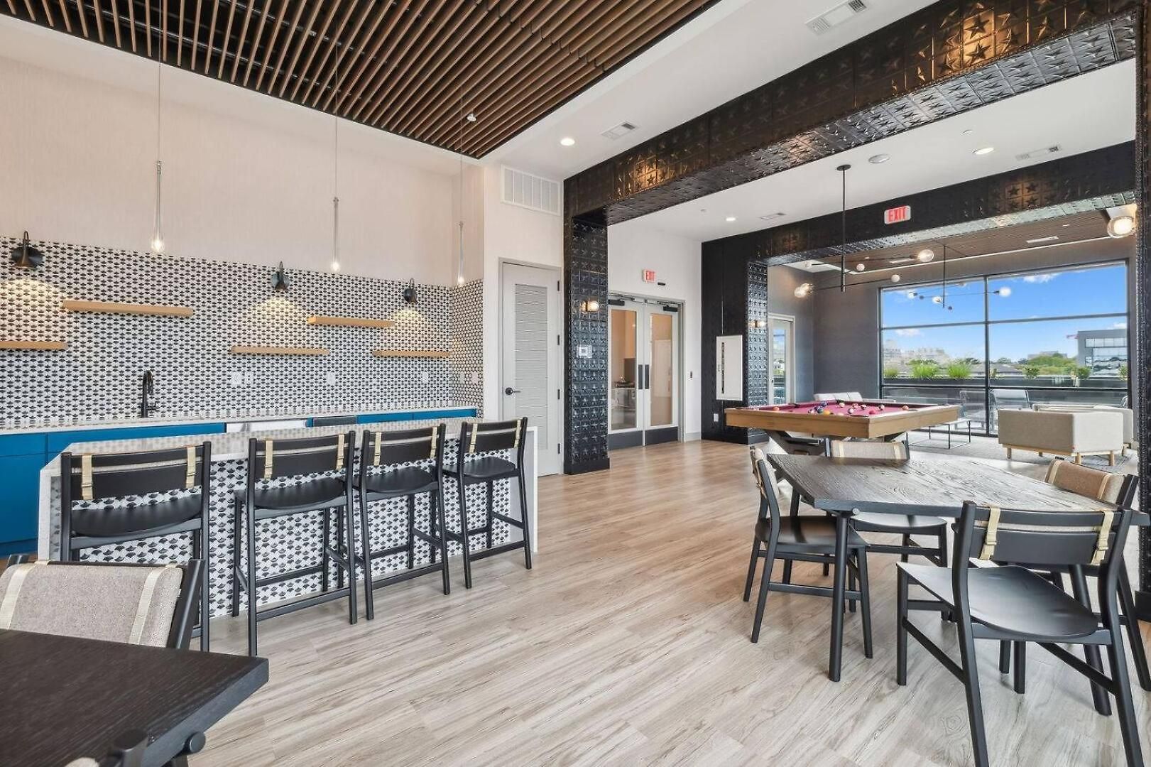 Holiday home Let Er Buck On Music Row, Mins To Broadway With Pool, Gym, Balcony Nashville
