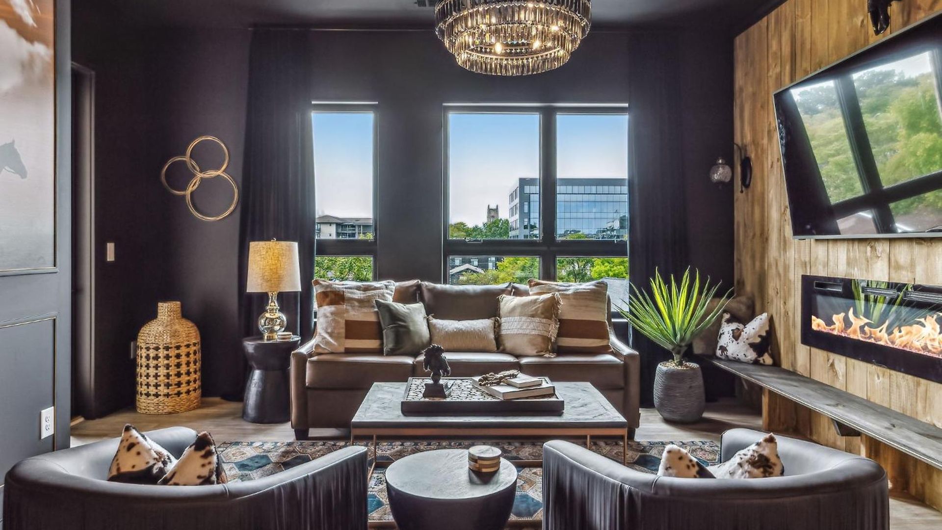 Let Er Buck On Music Row, Mins To Broadway With Pool, Gym, Balcony Nashville