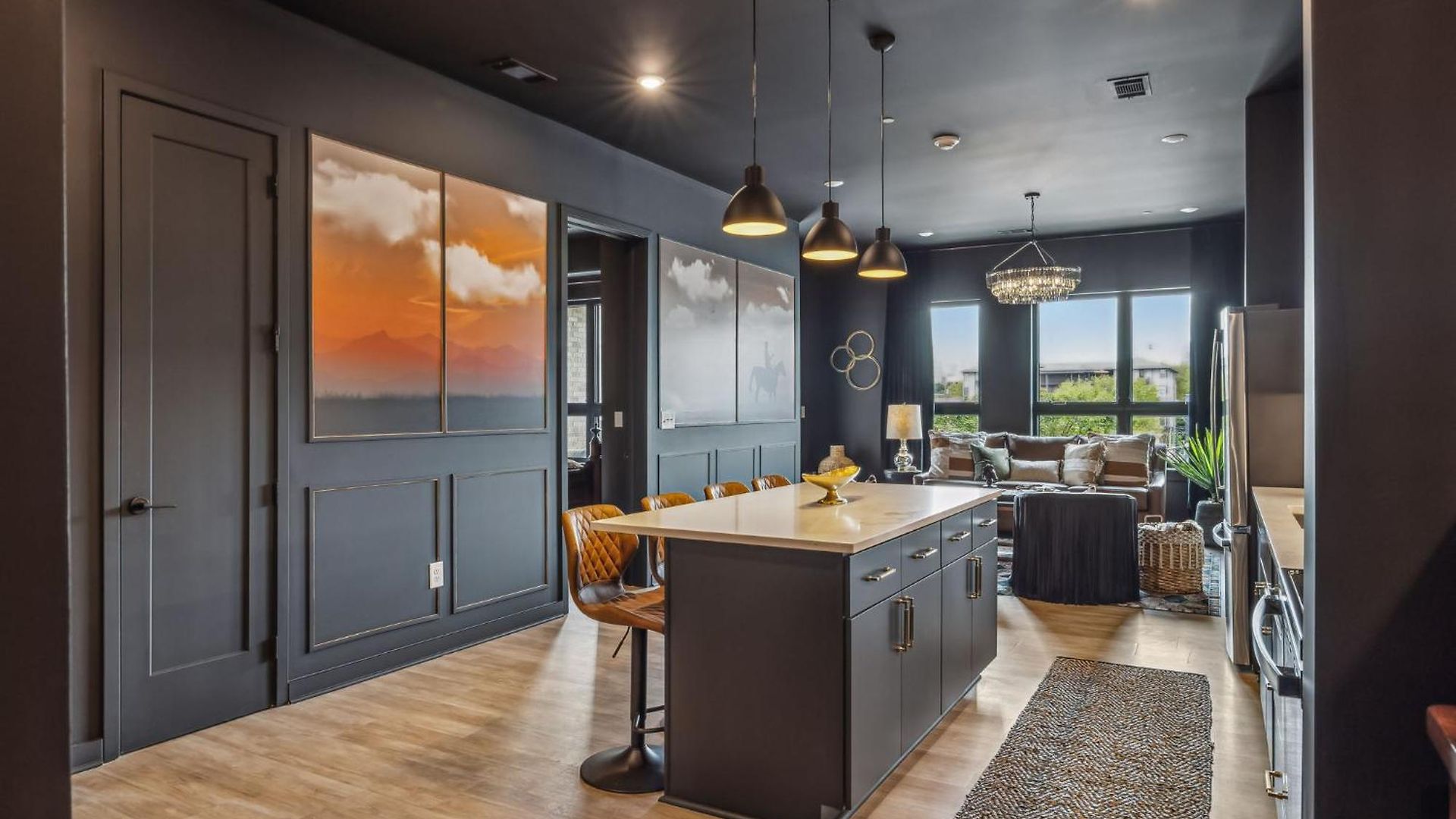 Let Er Buck On Music Row, Mins To Broadway With Pool, Gym, Balcony Nashville