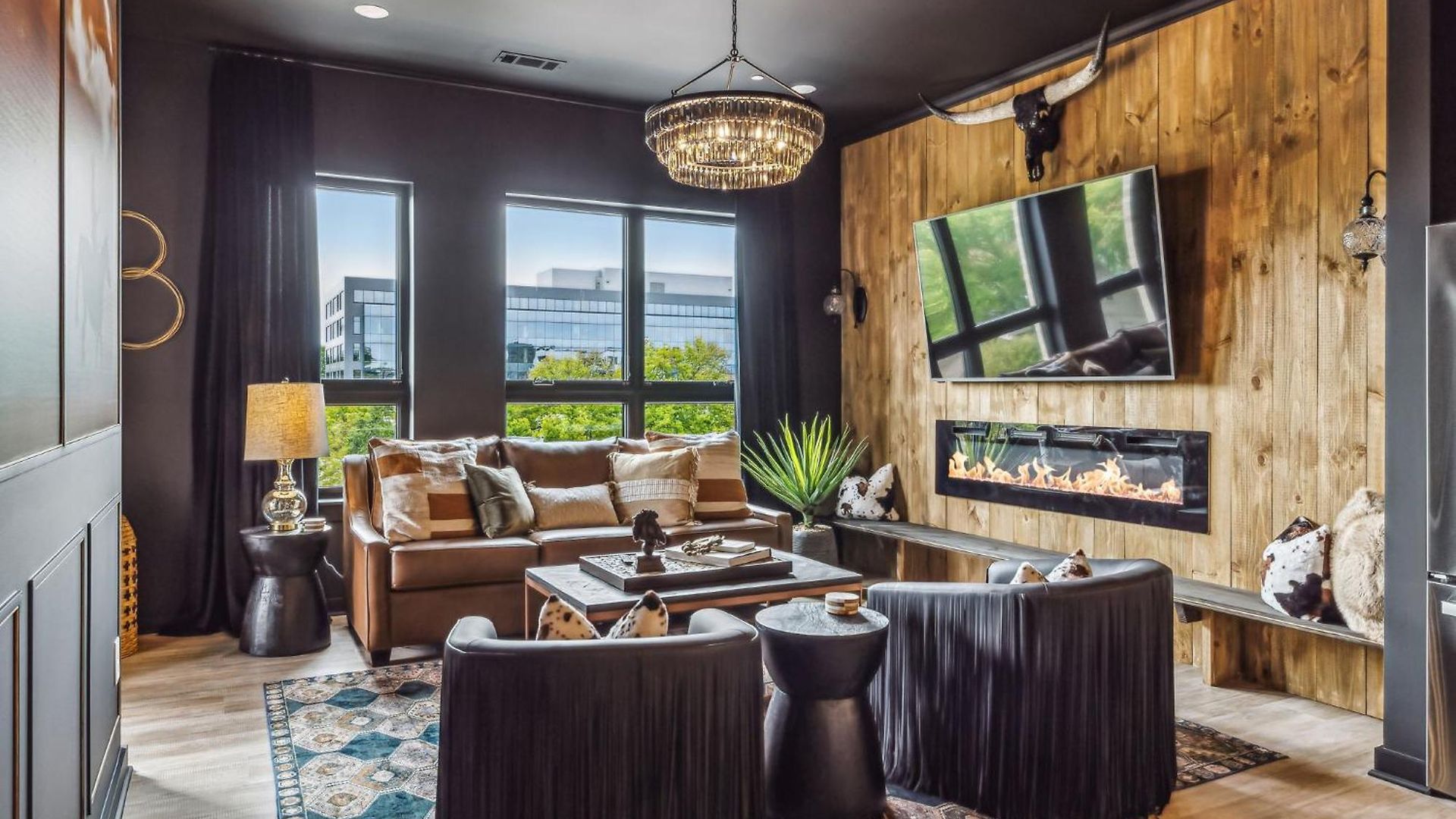 Let Er Buck On Music Row, Mins To Broadway With Pool, Gym, Balcony *
