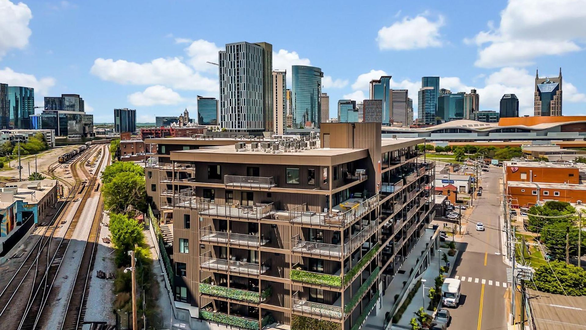 Boots On Broadway In Downtown With Parking, Pool, Gym * Nashville
