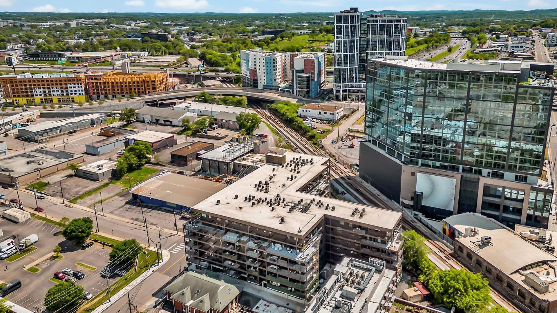 Boots On Broadway In Downtown With Parking, Pool, Gym * Nashville