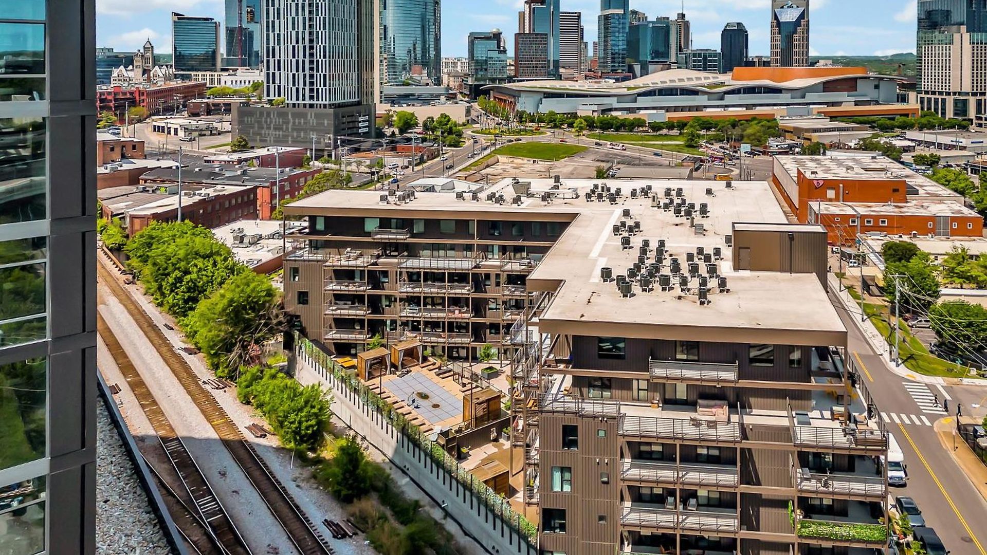 Boots On Broadway In Downtown With Parking, Pool, Gym Apartment Nashville