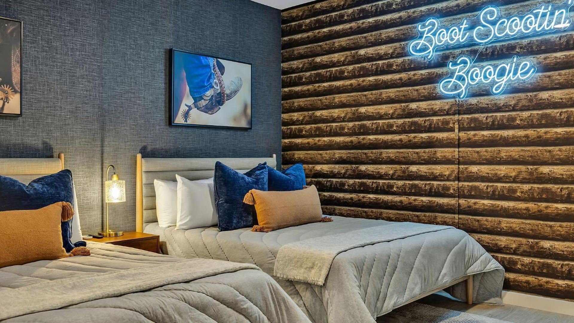 Boots On Broadway In Downtown With Parking, Pool, Gym * Nashville