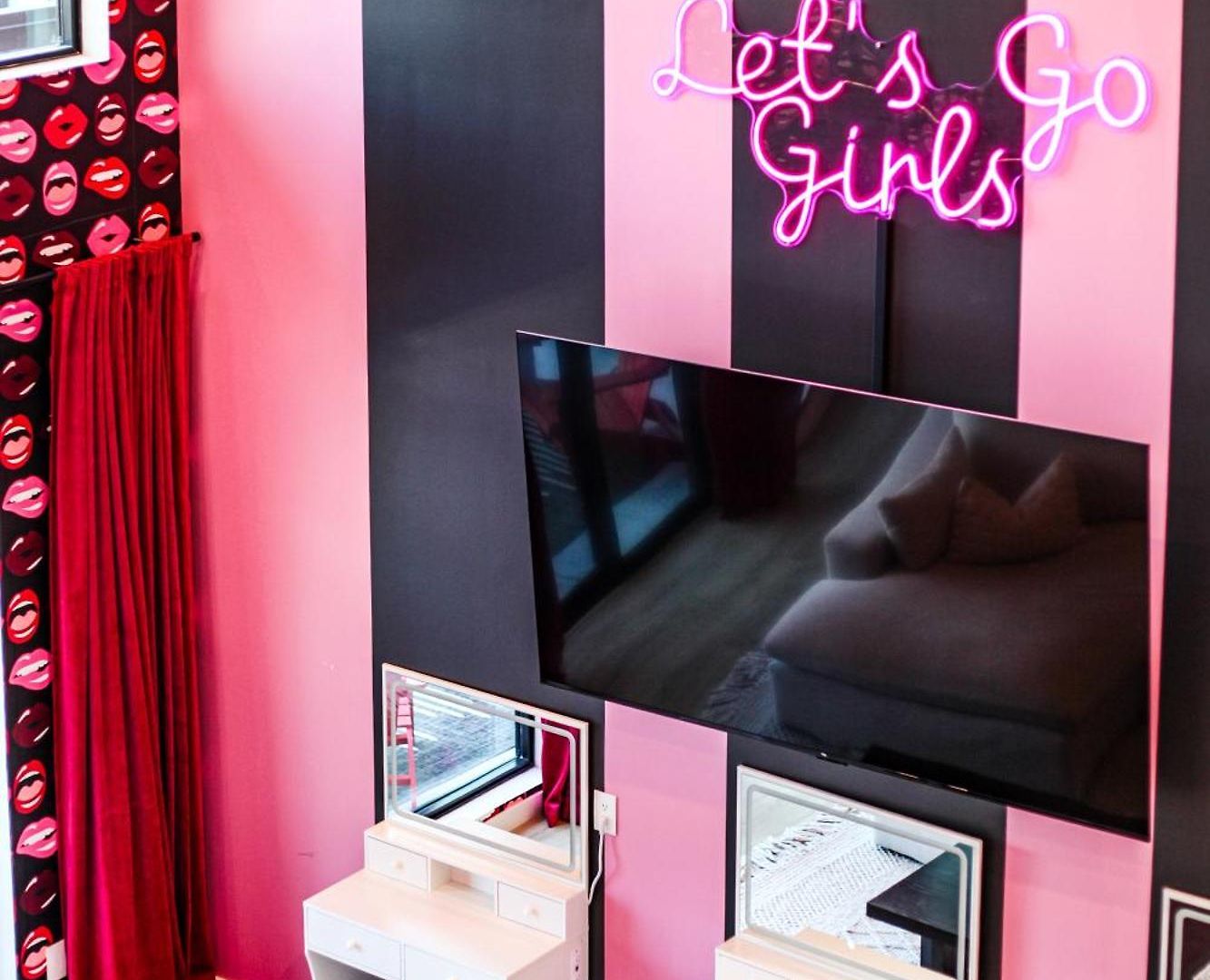 Broadway Girls In Downtown Nash, Great For Groups, Walk To Broadway Apartment