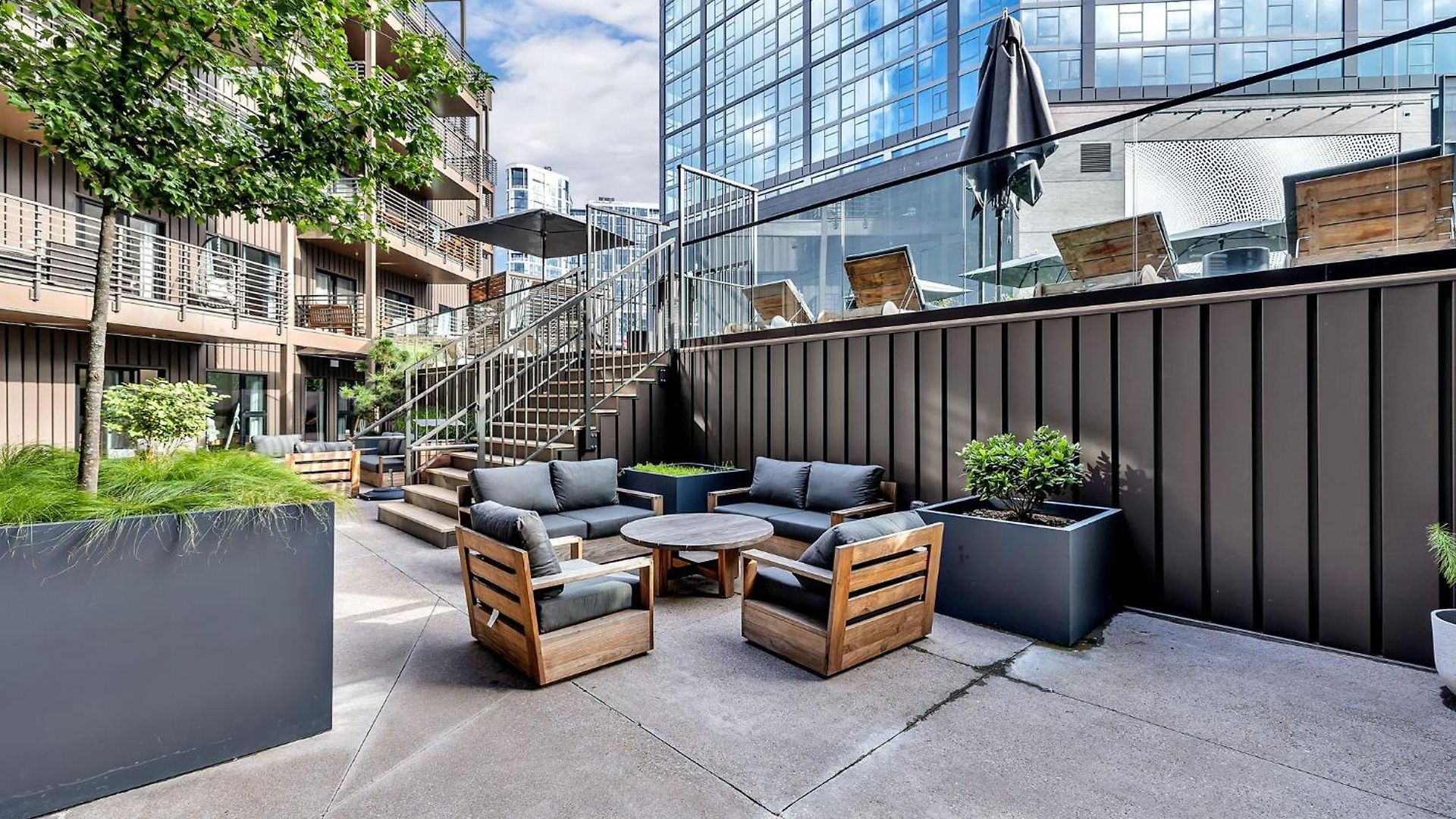 Broadway Girls In Downtown Nash, Great For Groups, Walk To Broadway Apartment