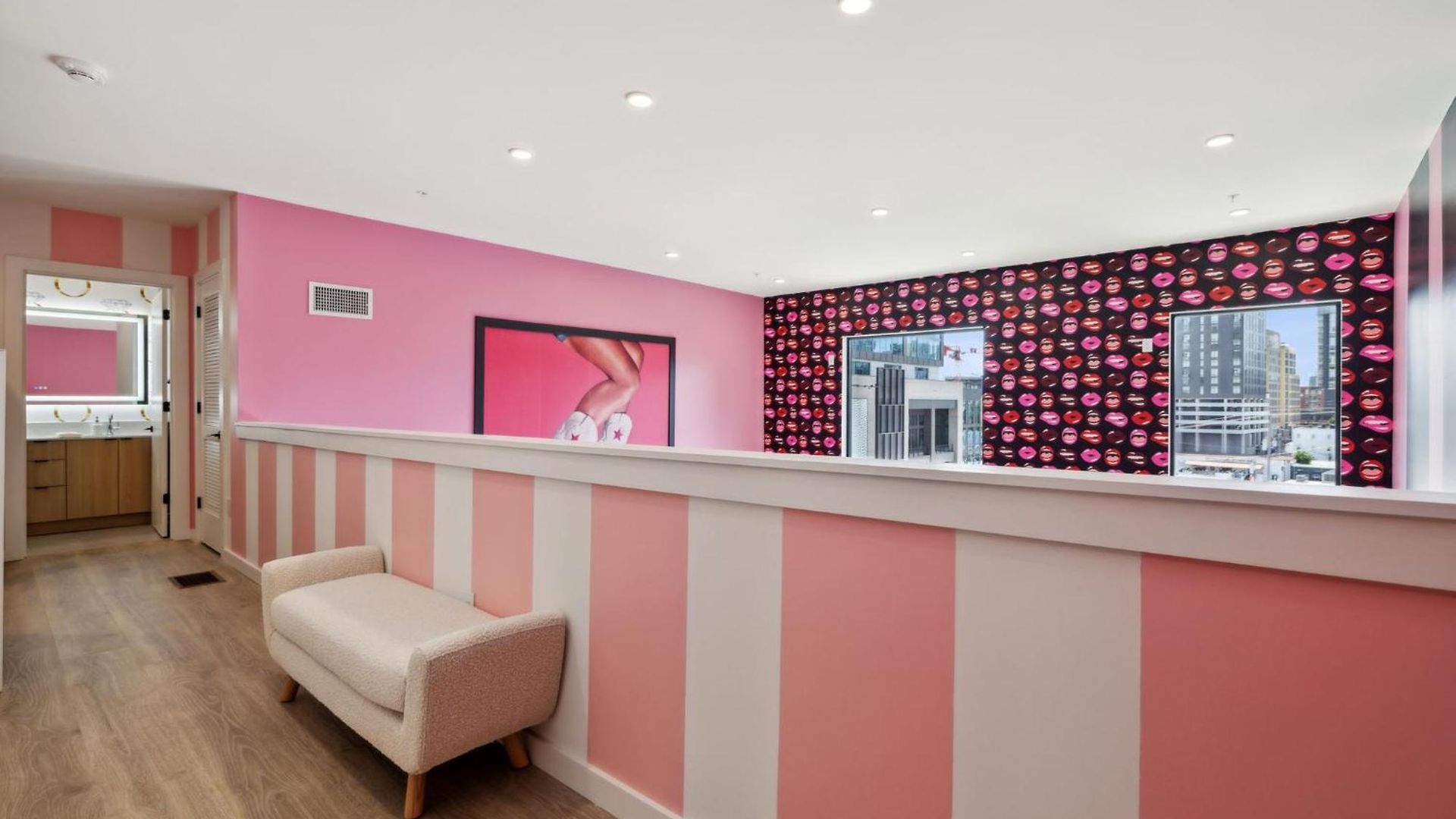 Broadway Girls In Downtown Nash, Great For Groups, Walk To Broadway Apartment *