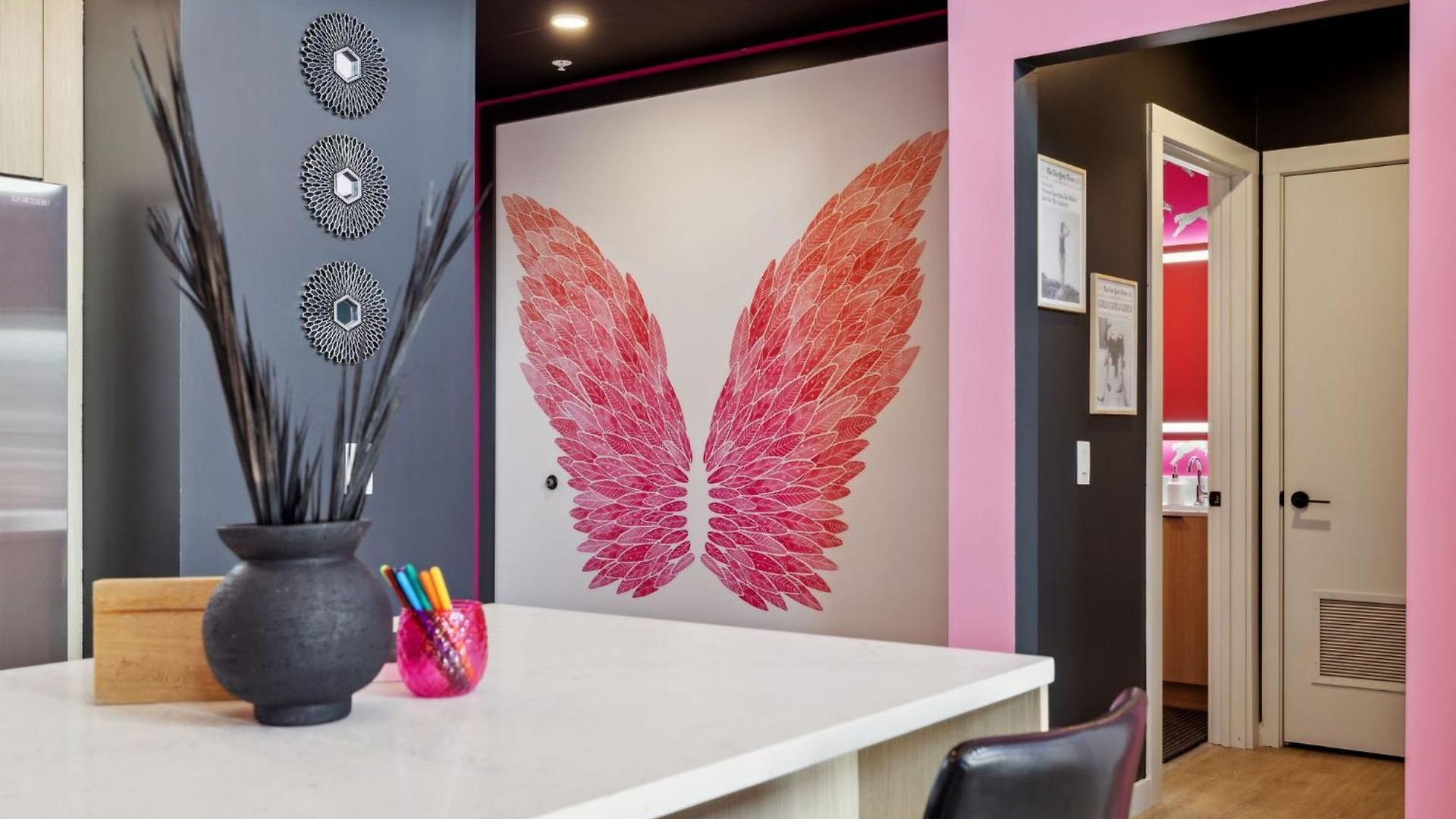 Broadway Girls In Downtown Nash, Great For Groups, Walk To Broadway Apartment *