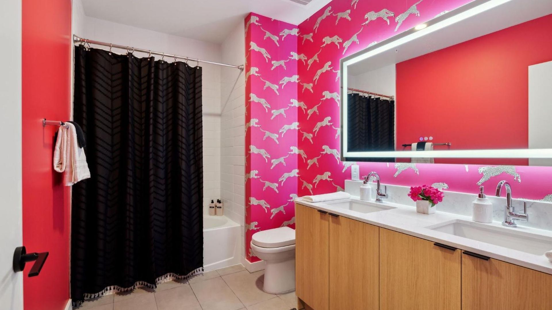 Broadway Girls In Downtown Nash, Great For Groups, Walk To Broadway Apartment *