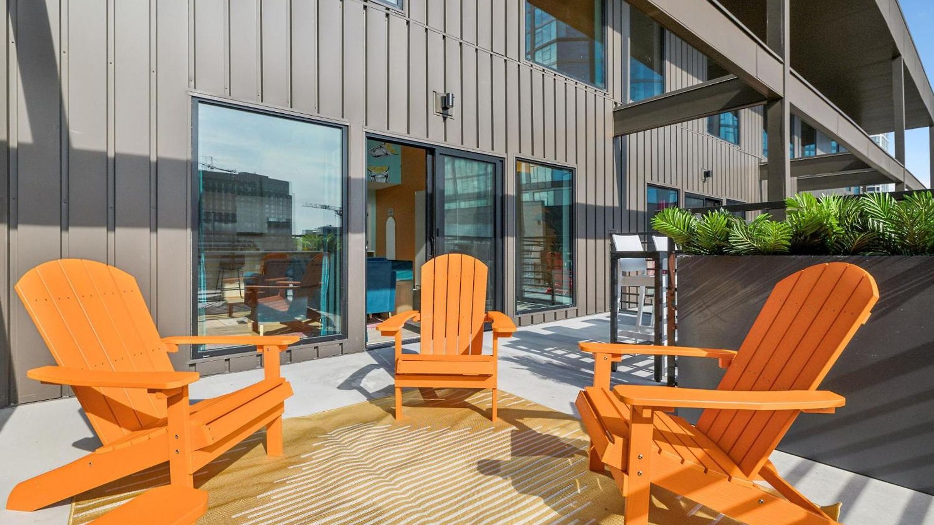 Apartment Tequila Sunrise- Walk To Broadway, Pool&gym *