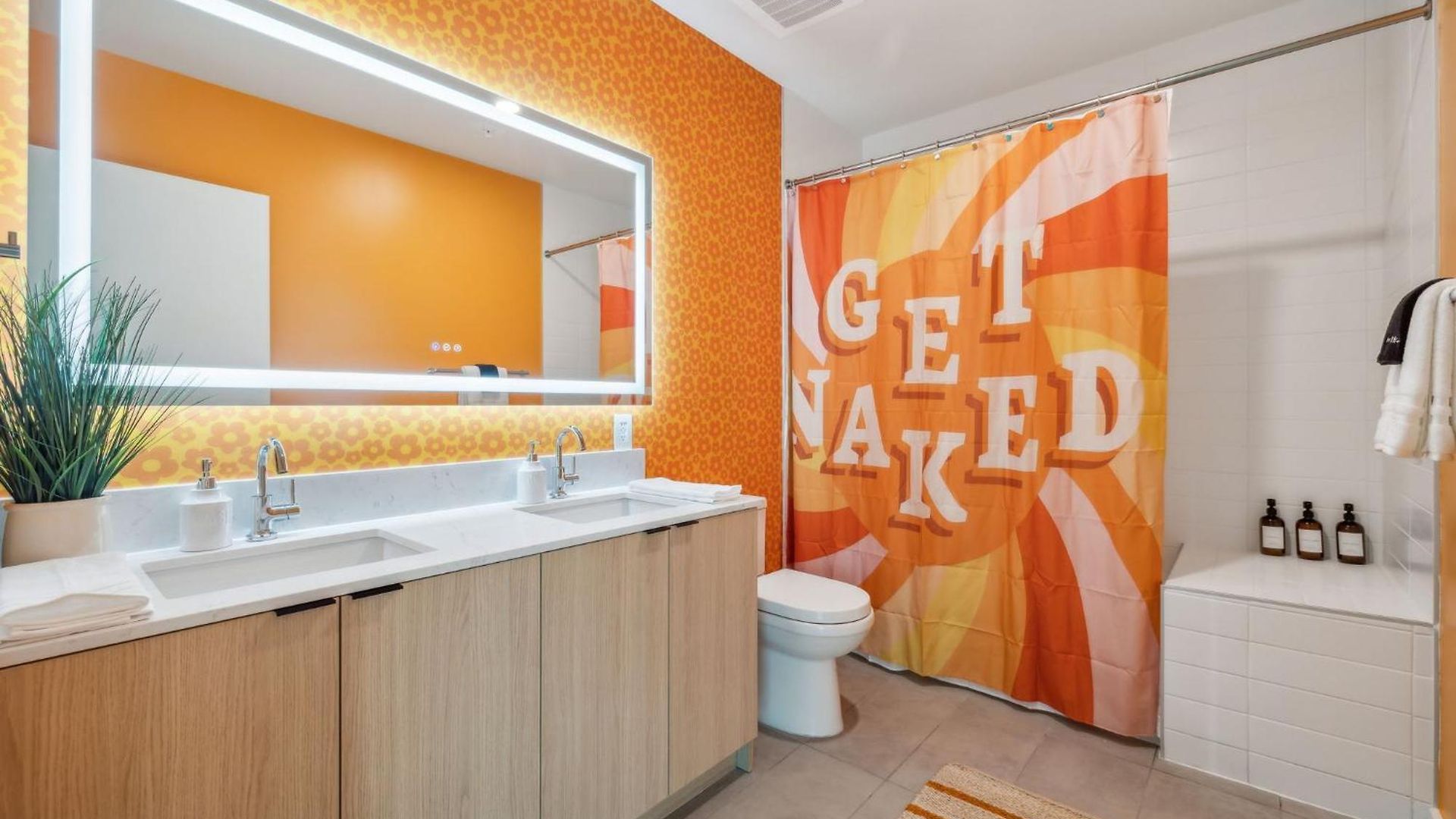 Tequila Sunrise- Walk To Broadway, Pool&gym Apartment *