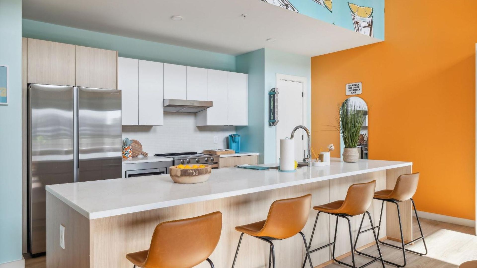 Apartment Tequila Sunrise- Walk To Broadway, Pool&gym *
