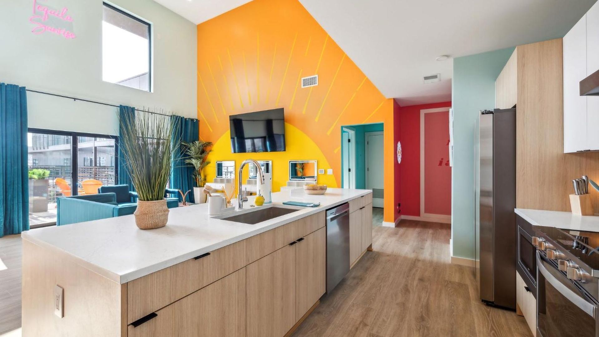 Apartment Tequila Sunrise- Walk To Broadway, Pool&gym