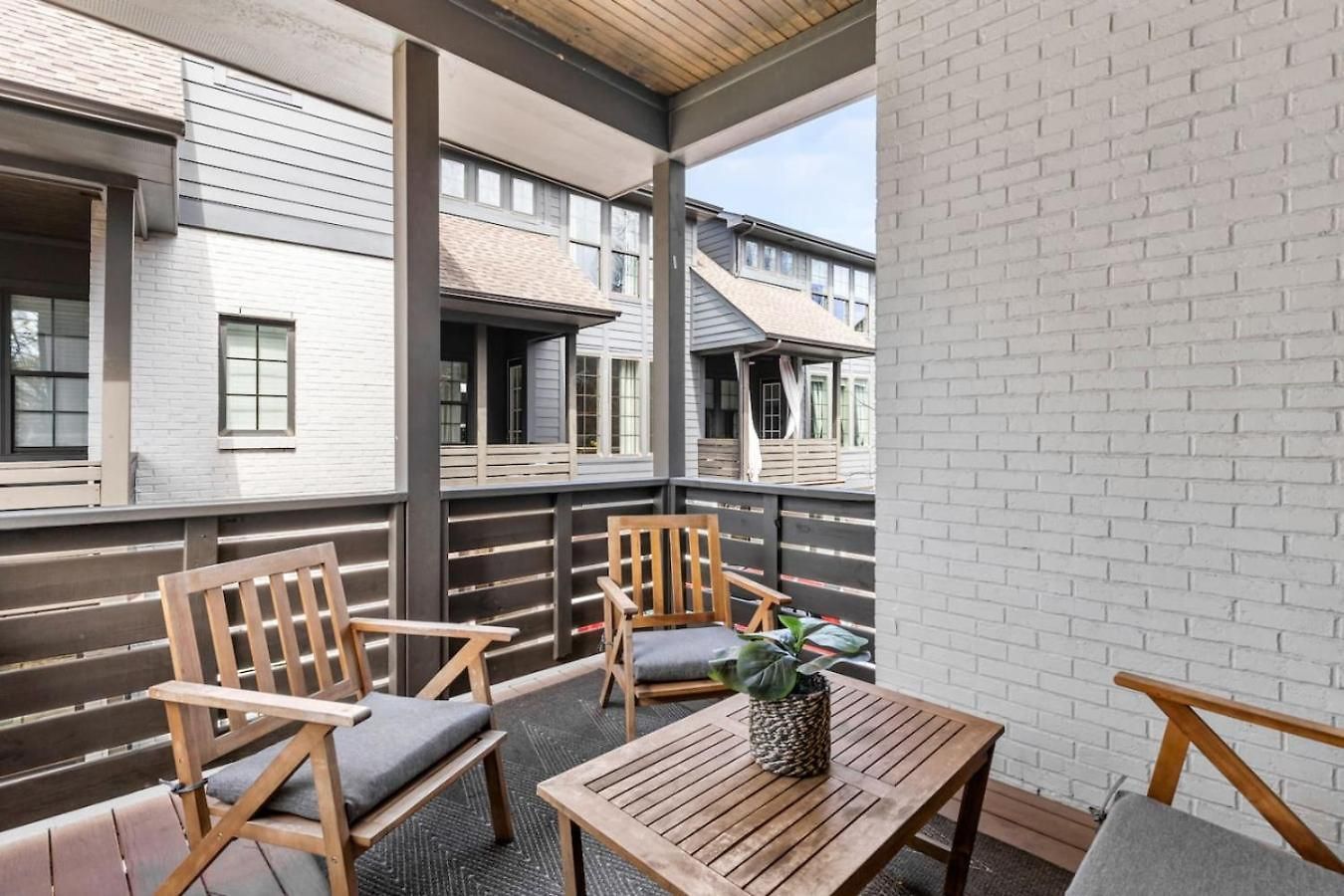 Modern Bliss With Garage By 12 South Restaurants And 2 Miles Broadway Holiday home
