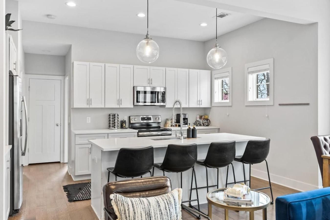 Holiday home Modern Bliss With Garage By 12 South Restaurants And 2 Miles Broadway