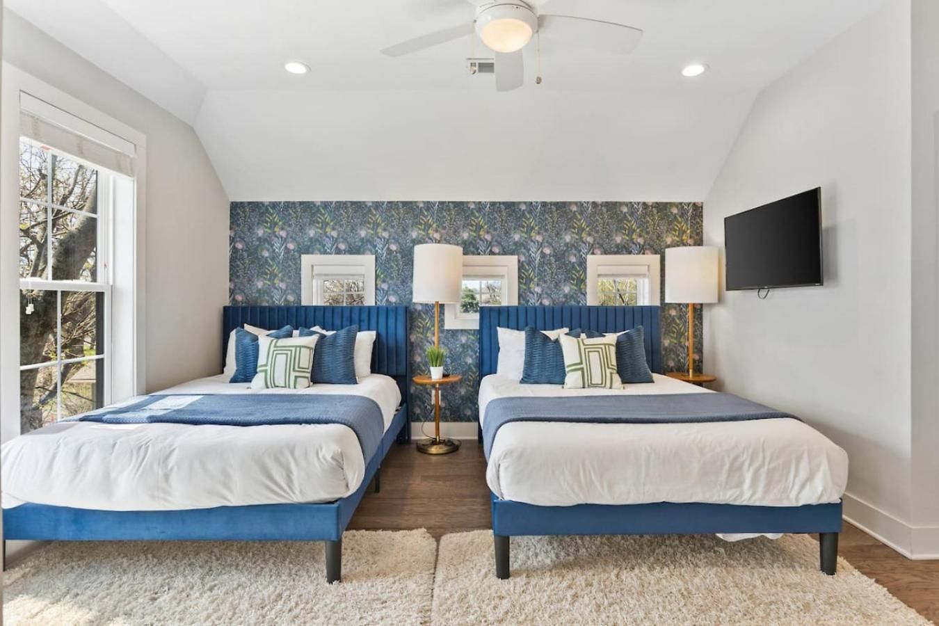 Modern Bliss With Garage By 12 South Restaurants And 2 Miles Broadway Holiday home