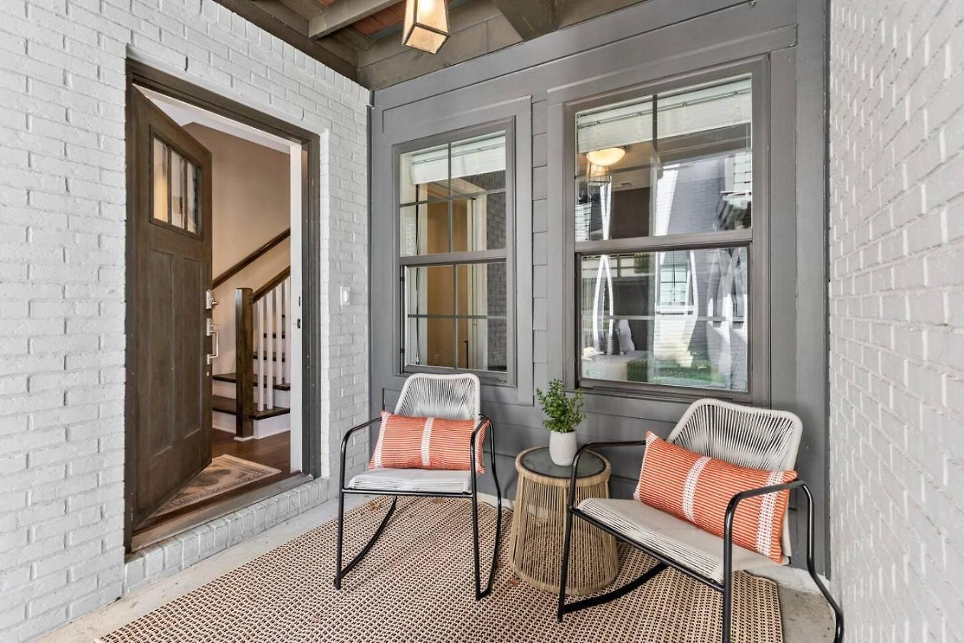Modern Bliss With Garage By 12 South Restaurants And 2 Miles Broadway Holiday home *