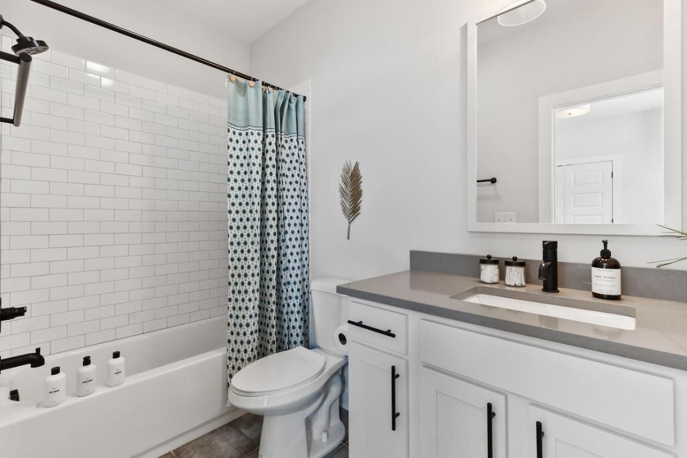 Holiday home Upscale Townhome 3 Miles To Downtown With 2 Car Garage