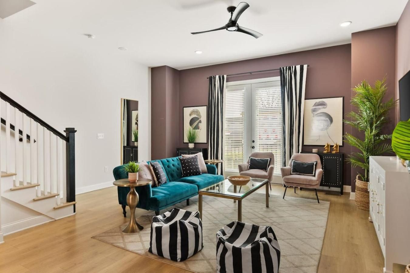 Upscale Townhome 3 Miles To Downtown With 2 Car Garage *
