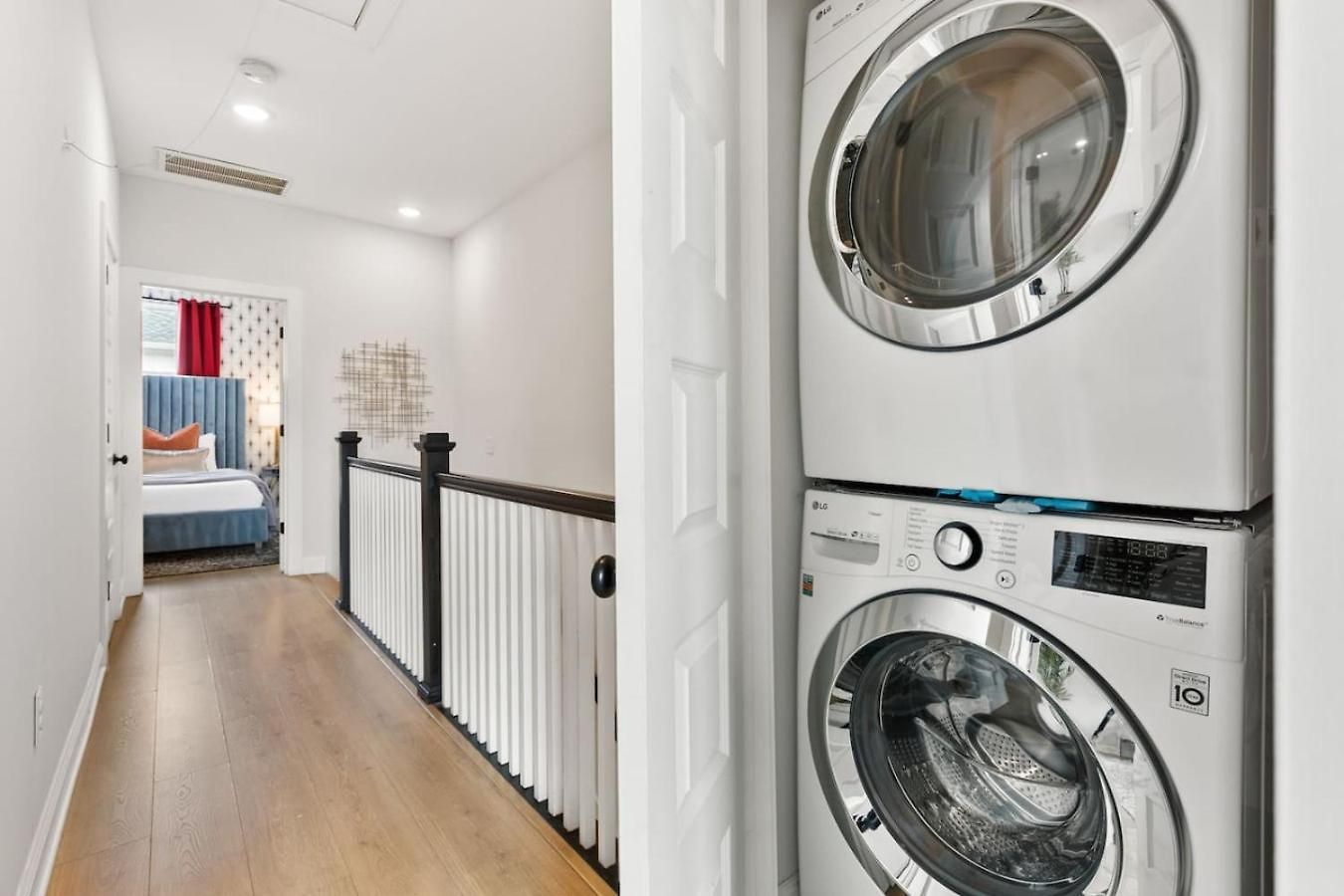 Holiday home Upscale Townhome 3 Miles To Downtown With 2 Car Garage
