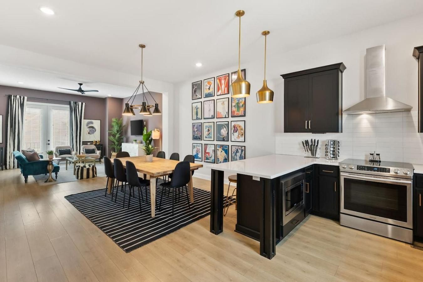 Upscale Townhome 3 Miles To Downtown With 2 Car Garage *