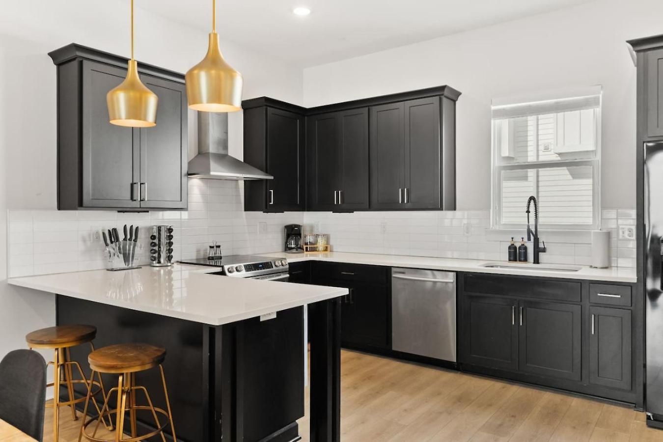 Upscale Townhome 3 Miles To Downtown With 2 Car Garage Nashville