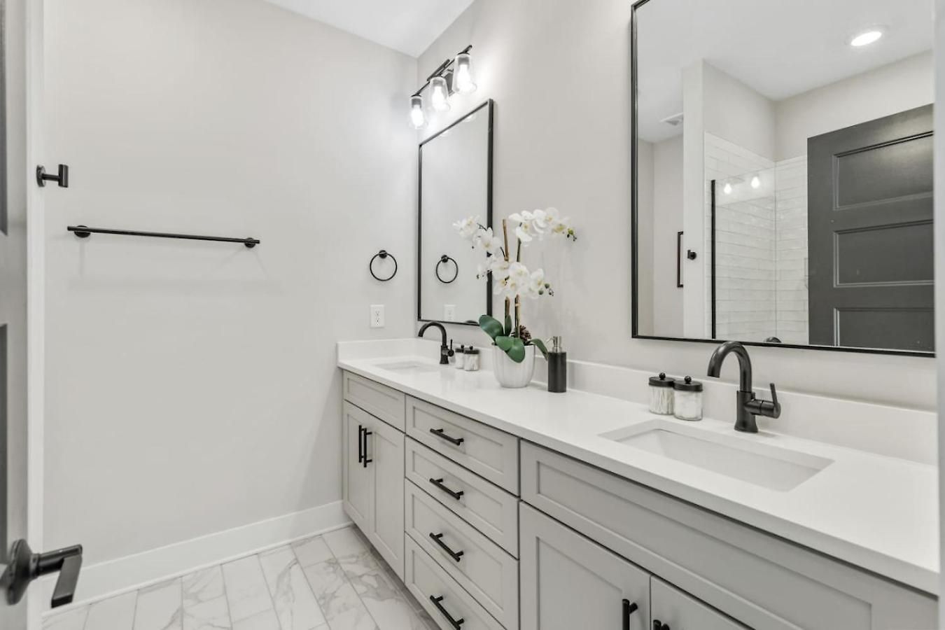 Luxe With Gated Parking Private Balcony And 4 Miles To Downtown * Nashville