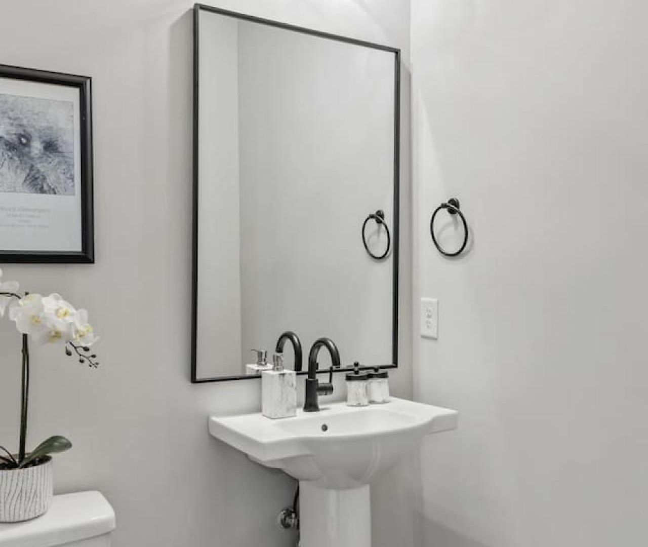 Luxe With Gated Parking Private Balcony And 4 Miles To Downtown Holiday home Nashville