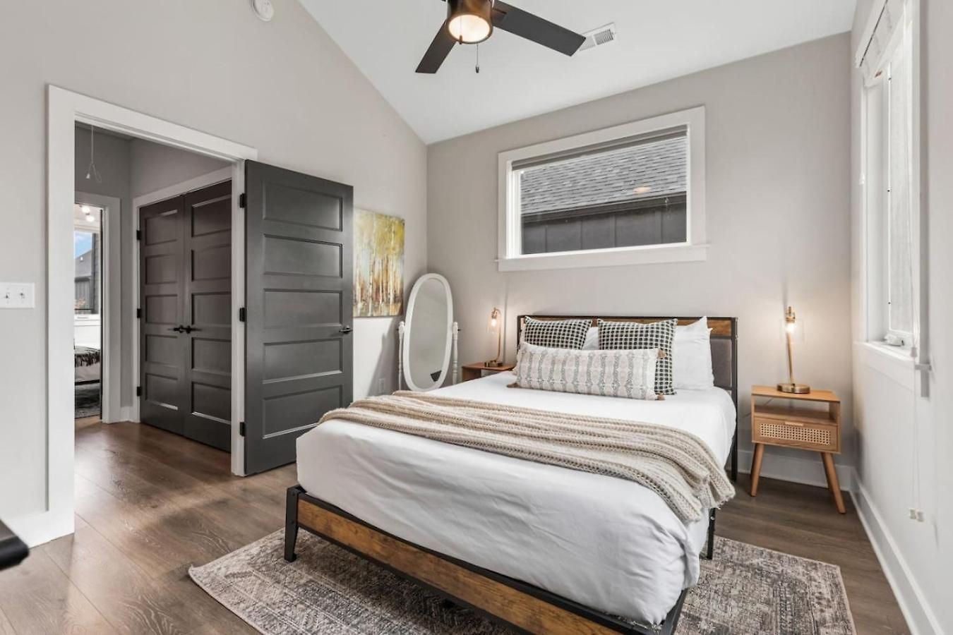 Luxe With Gated Parking Private Balcony And 4 Miles To Downtown * Nashville