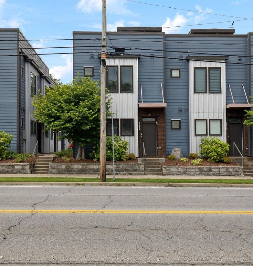 Modern 3-story Townhome W Rooftop & Views