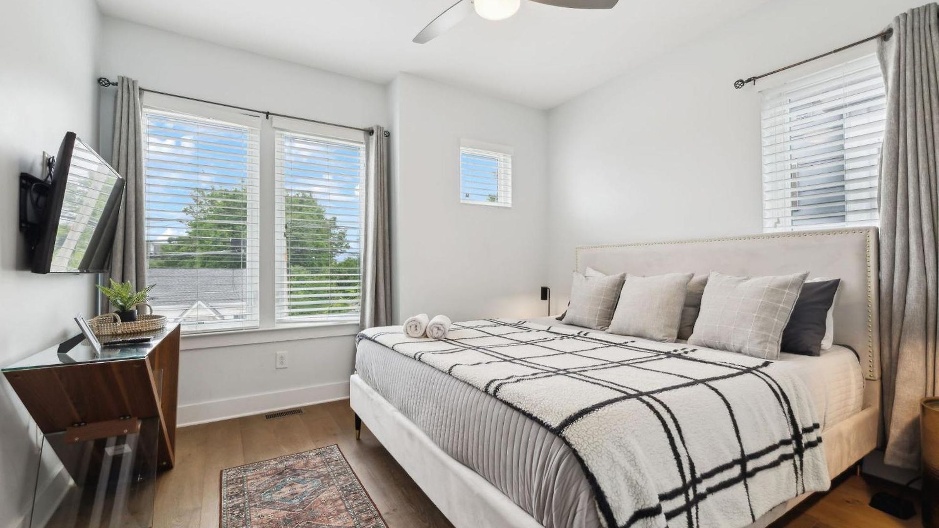 Modern 3-story Townhome W Rooftop & Views Holiday home Nashville