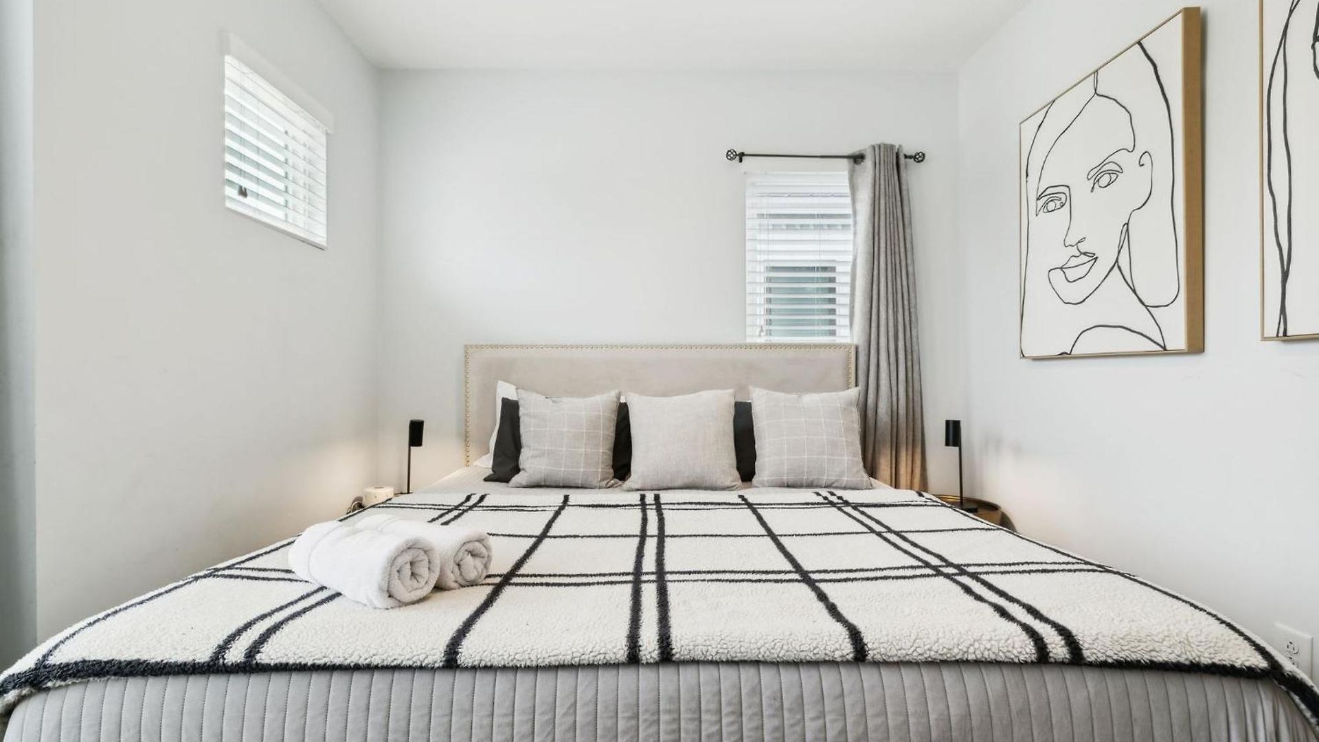 Modern 3-story Townhome W Rooftop & Views * Nashville
