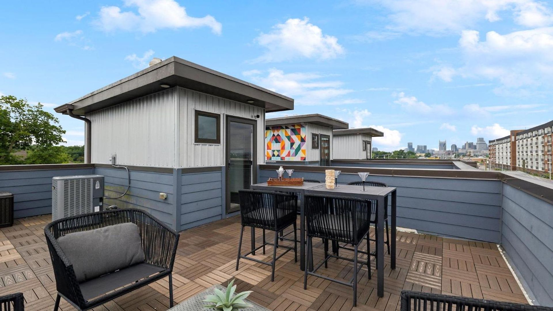 Modern 3-story Townhome W Rooftop & Views *