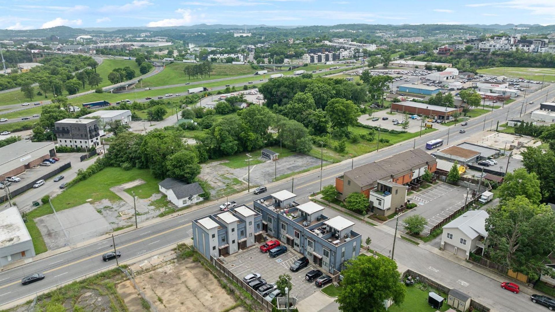Modern 3-story Townhome W Rooftop & Views * Nashville