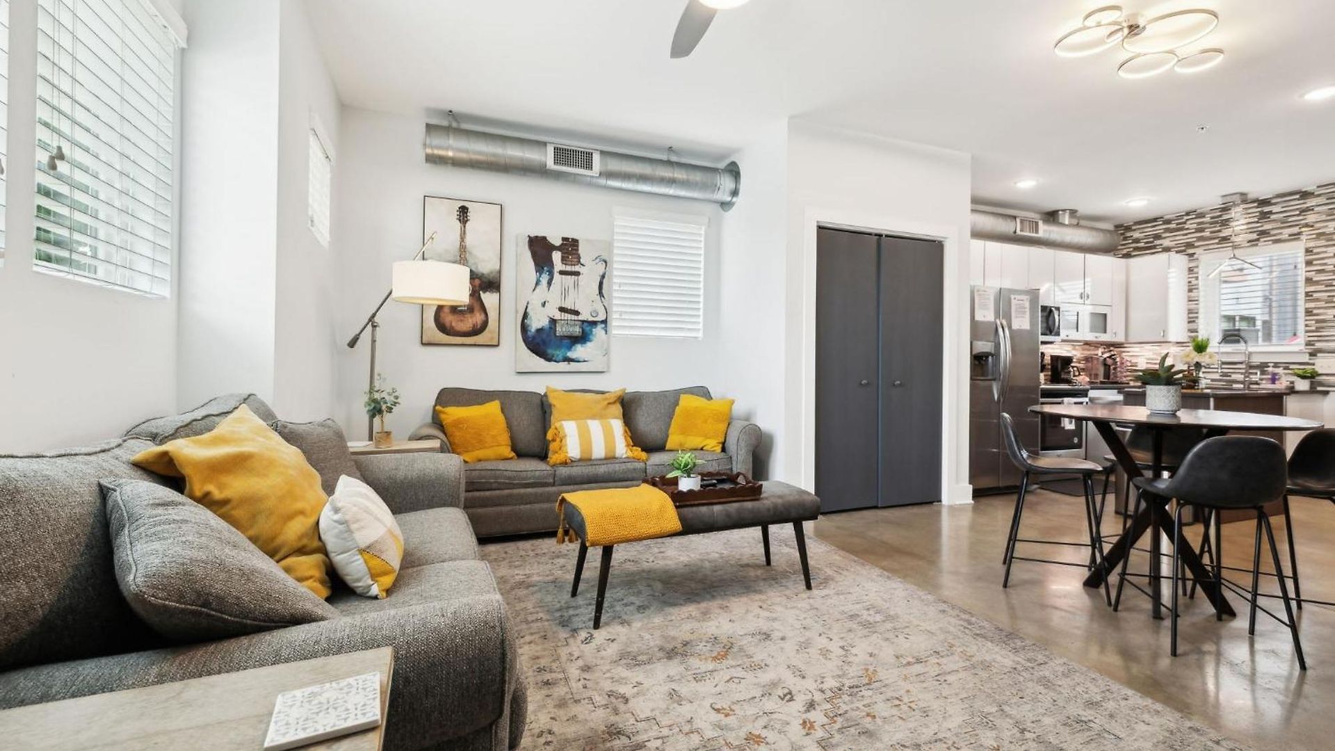 Holiday home Modern 3-story Townhome W Rooftop & Views