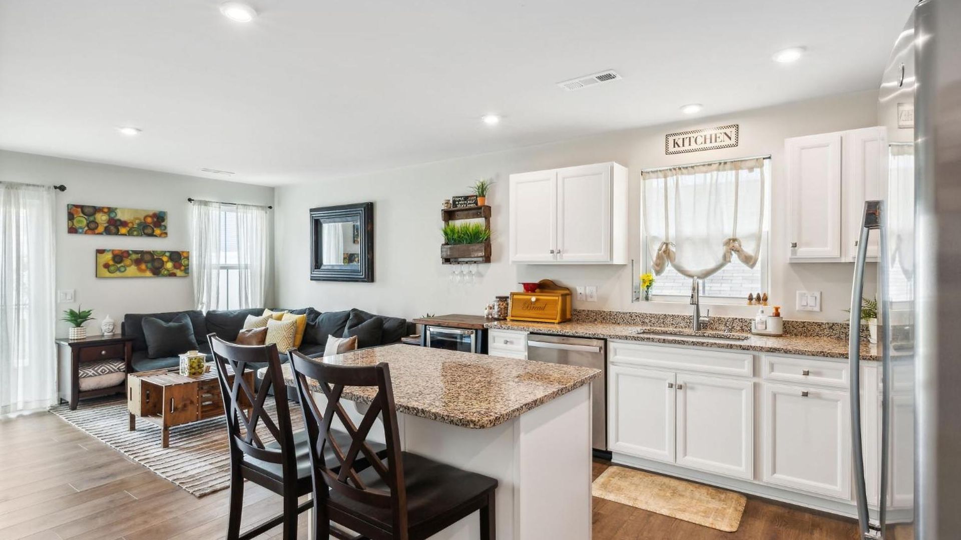 Stylish Vibe 2 Bed 2 Bath 30 Or Days By Skyrun *