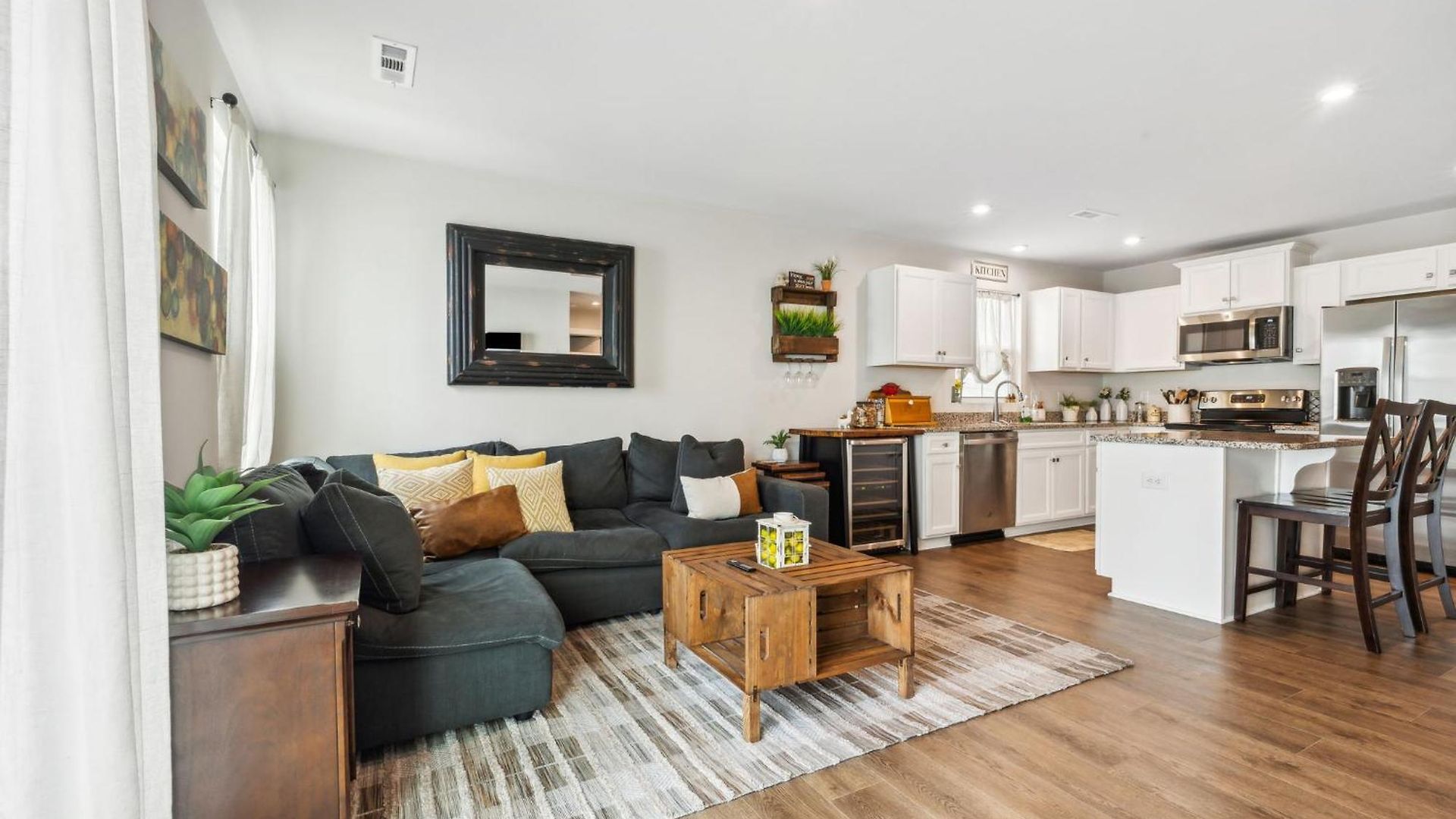 Stylish Vibe 2 Bed 2 Bath 30 Or Days By Skyrun Holiday home *