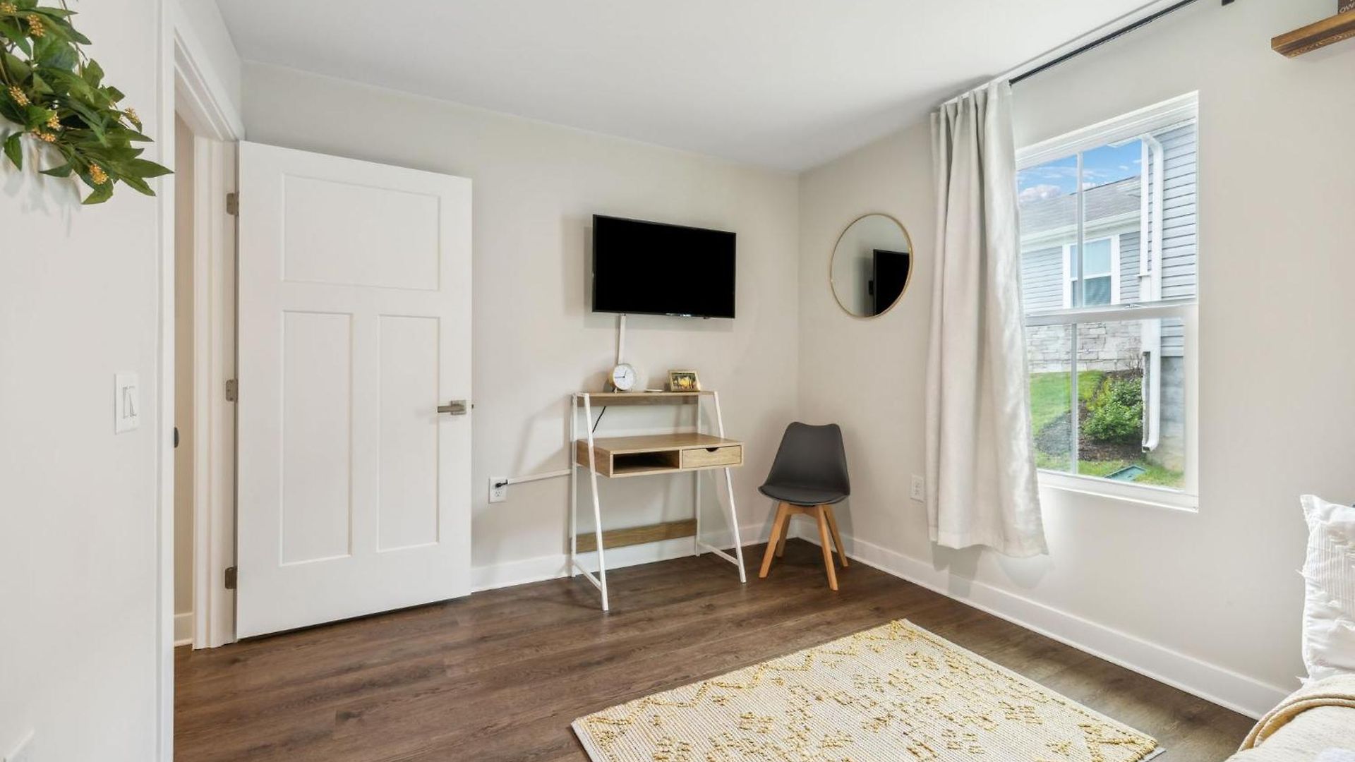 Stylish Vibe 2 Bed 2 Bath 30 Or Days By Skyrun *