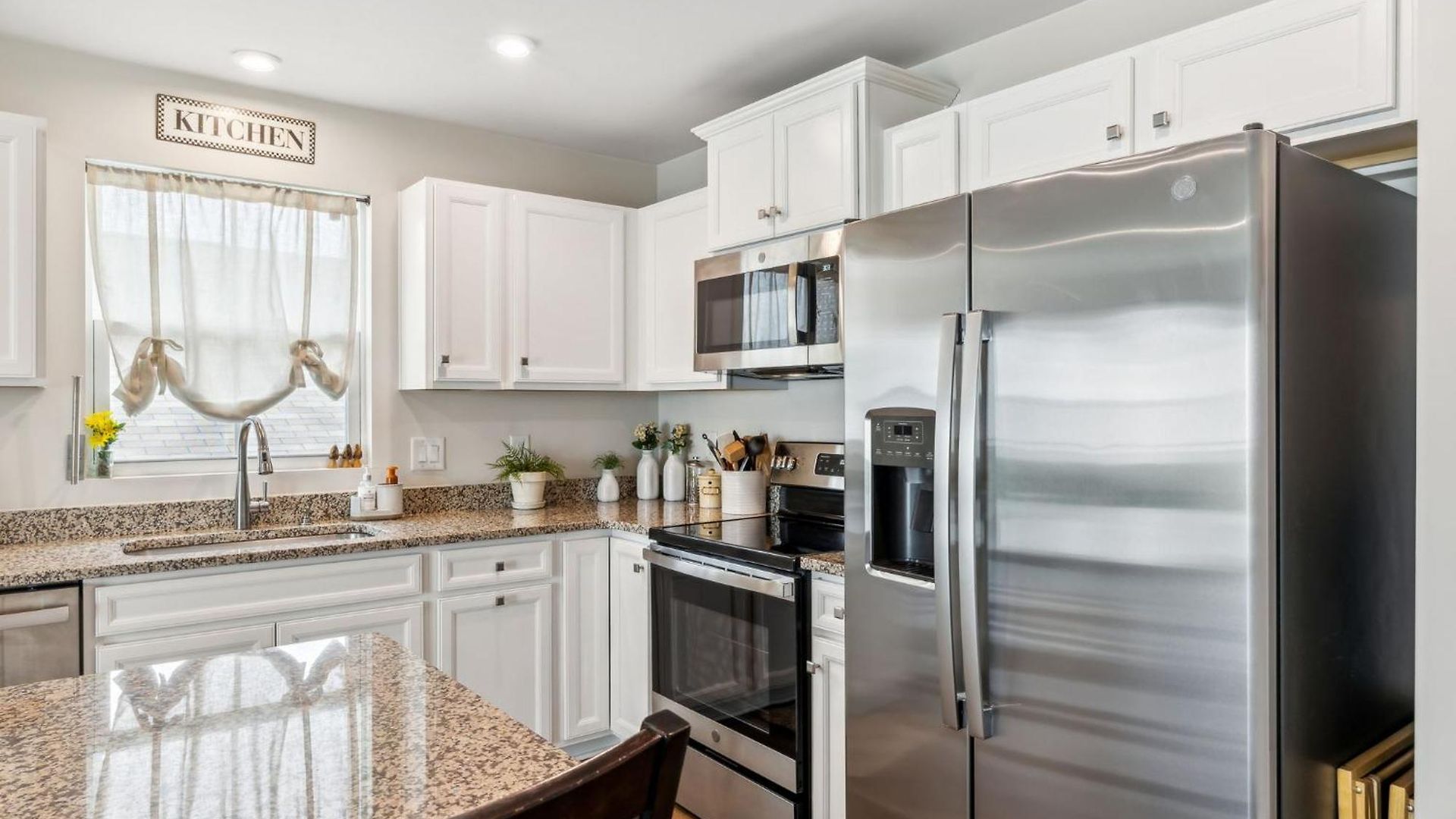 Stylish Vibe 2 Bed 2 Bath 30 Or Days By Skyrun Holiday home
